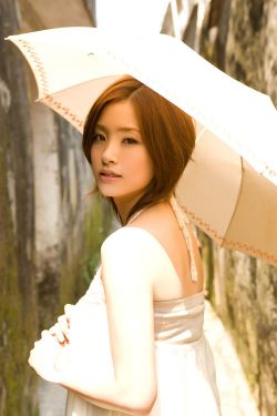 玉女嬉春